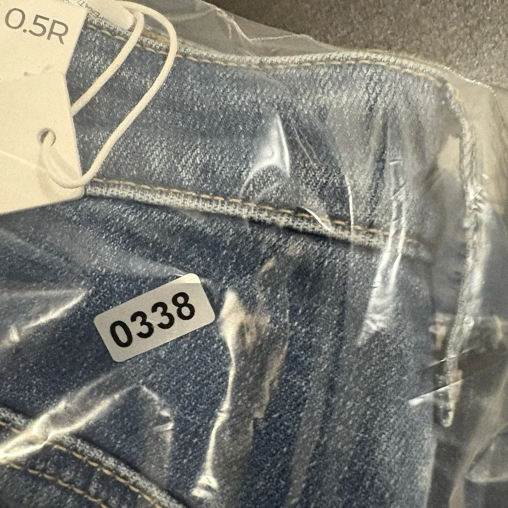 CHICOS WOMENS JEANS SIZE 0.5R US SIZE 6R  CROP HIGH RISE STRAIGHT LEG DISTRESSED - Picture 12 of 12